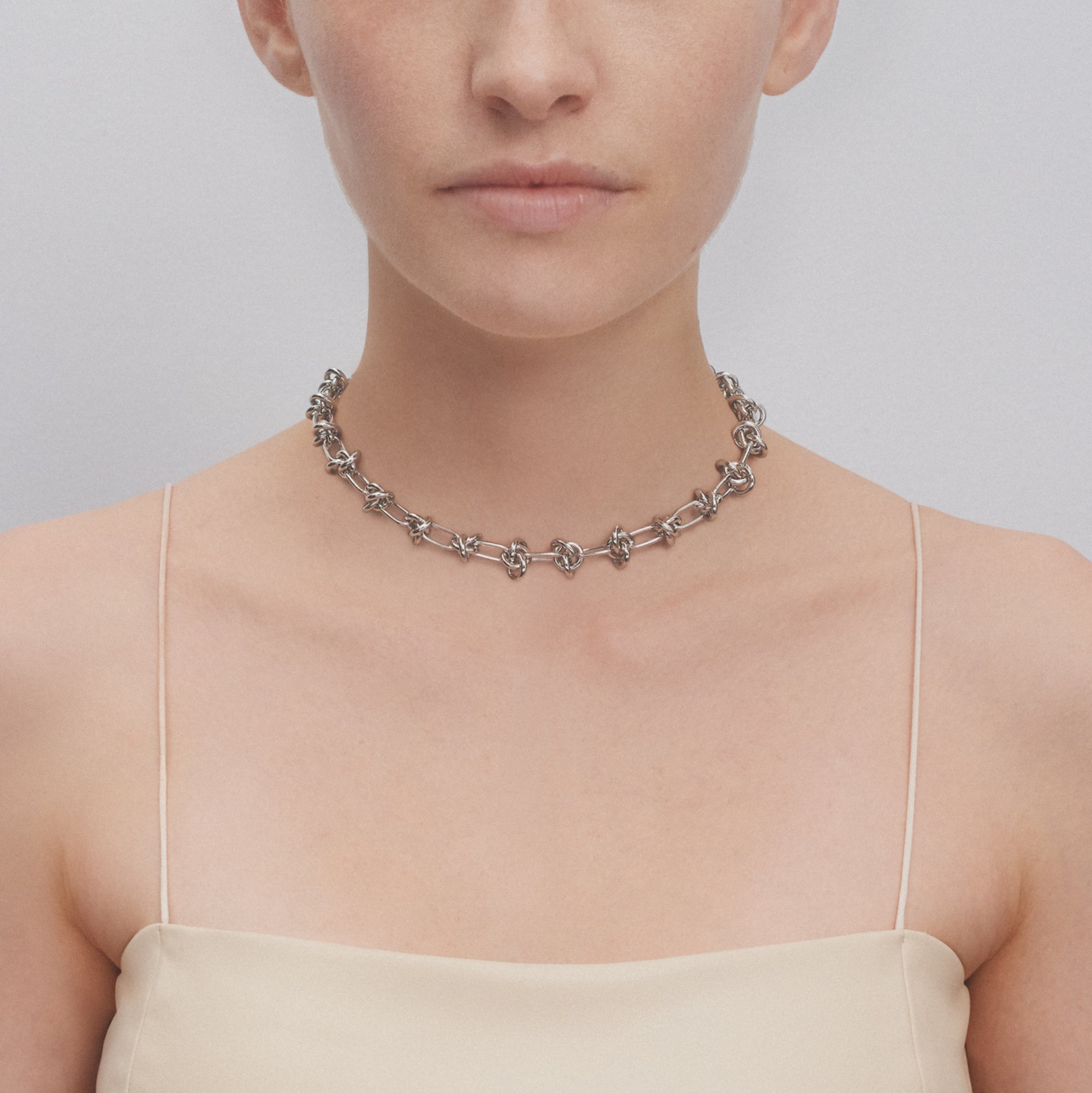Justine Clenquet Daria Choker
